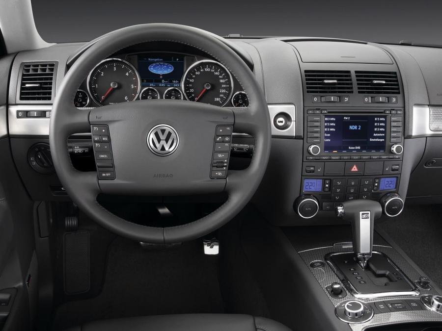  Volkswagen Touareg V10 TDi R-Line 2007 года  (фото 3 из 10)